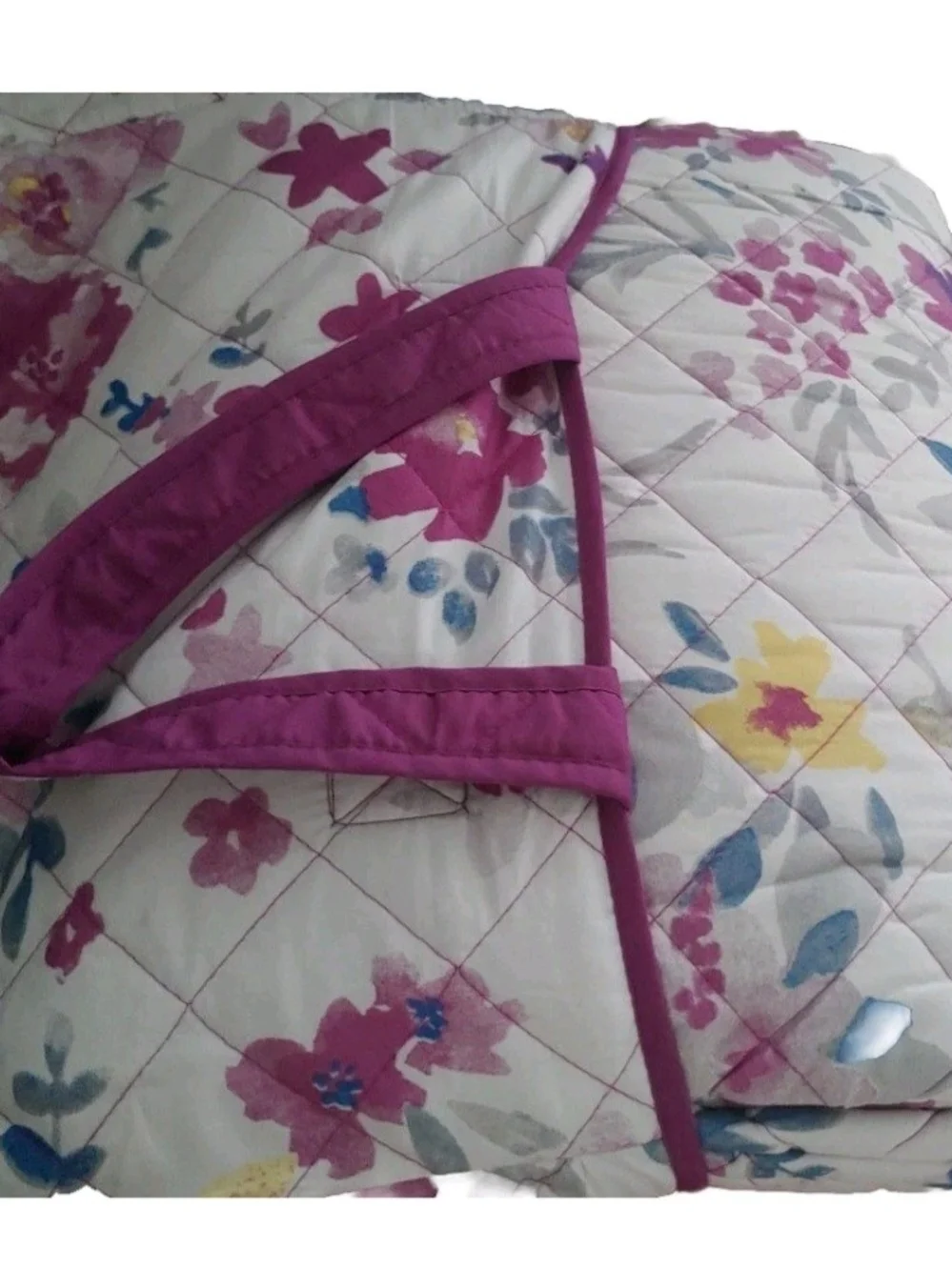 Comfort Bay Queen Or Full Floral Quilted Bedspread in Pink, White and Yellow
